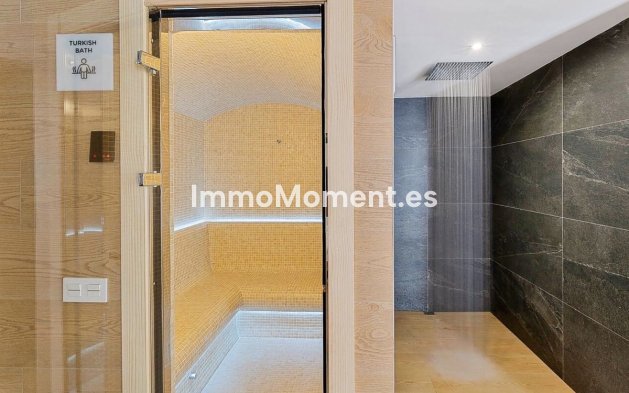 Resale - Apartment - Fuengirola - Carvajal