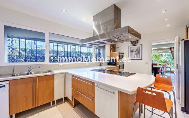 Resale - Villa - Estepona - Benamara