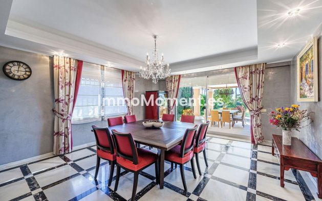 Resale - Villa - Estepona - Benamara