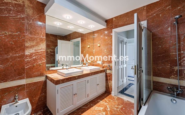 Resale - Villa - Estepona - Benamara