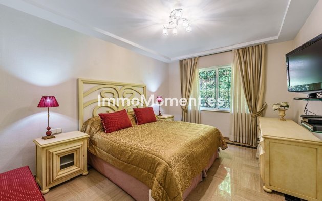 Resale - Villa - Estepona - Benamara