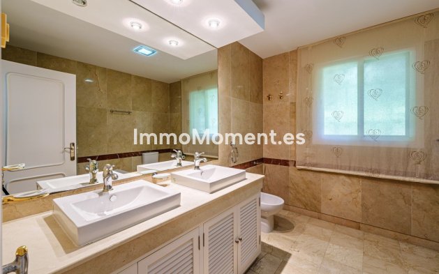 Resale - Villa - Estepona - Benamara