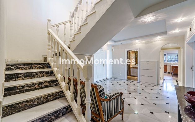 Resale - Villa - Estepona - Benamara