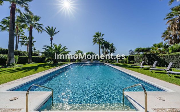 Resale - Villa - Estepona - Benamara