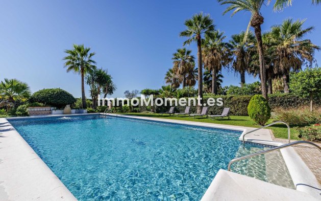 Resale - Villa - Estepona - Benamara