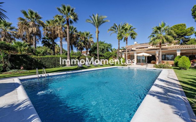 Resale - Villa - Estepona - Benamara