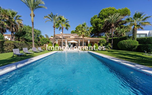 Resale - Villa - Estepona - Benamara