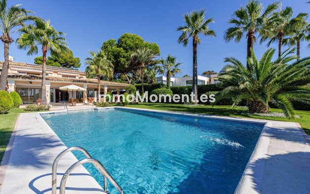 Resale - Villa - Estepona - Benamara