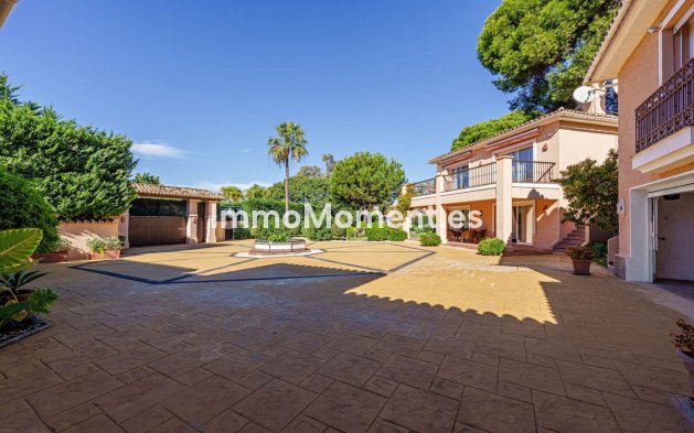 Resale - Villa - Estepona - Benamara