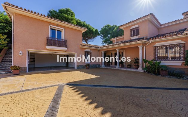 Resale - Villa - Estepona - Benamara