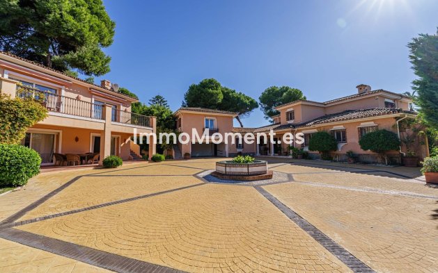 Resale - Villa - Estepona - Benamara