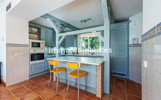 Resale - Villa - Estepona - Benamara