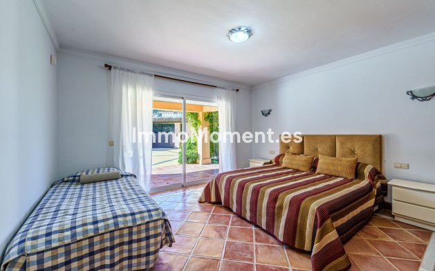 Resale - Villa - Estepona - Benamara