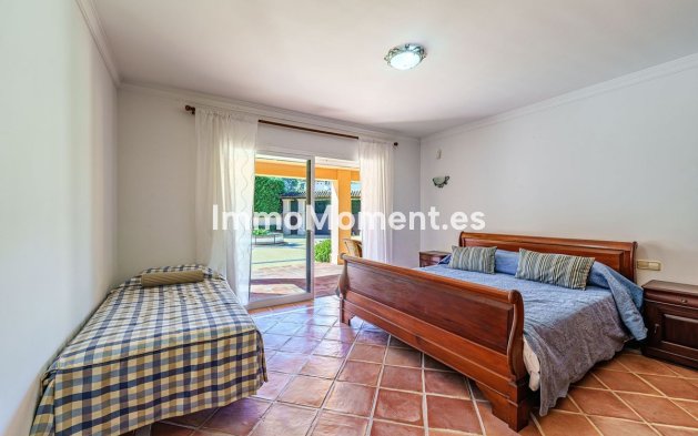Resale - Villa - Estepona - Benamara