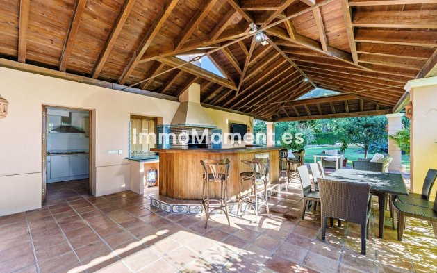 Resale - Villa - Estepona - Benamara