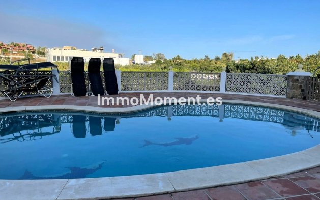 Resale - Villa - Estepona - Cancelada