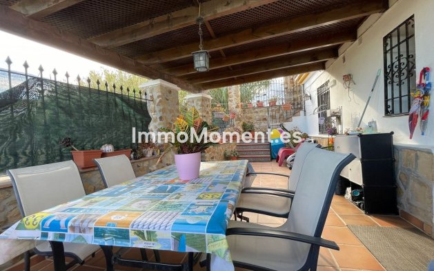 Resale - Villa - Estepona - Cancelada