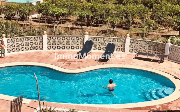 Resale - Villa - Estepona - Cancelada