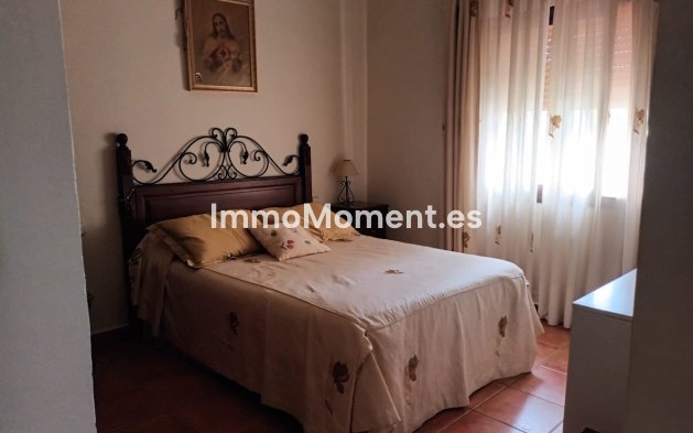 Resale - Villa - Estepona - Cancelada