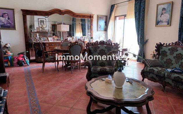 Resale - Villa - Estepona - Cancelada