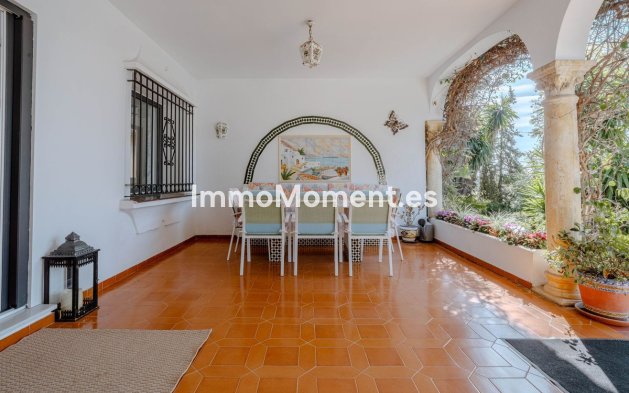 Resale - Villa - El Paraiso - New Golden Mile