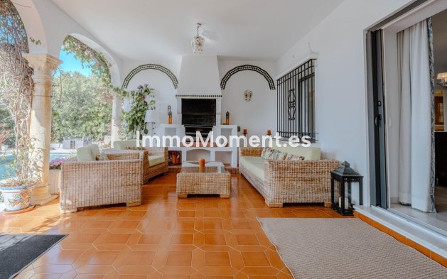 Resale - Villa - El Paraiso - New Golden Mile