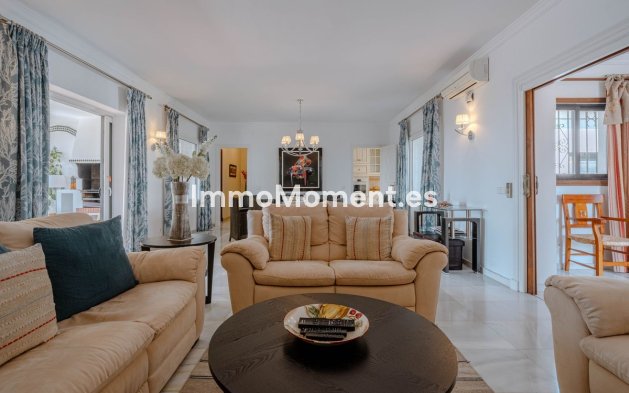Resale - Villa - El Paraiso - New Golden Mile