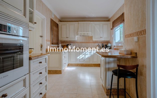 Resale - Villa - El Paraiso - New Golden Mile
