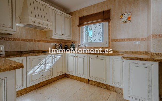 Resale - Villa - El Paraiso - New Golden Mile