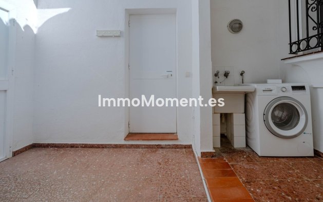 Resale - Villa - El Paraiso - New Golden Mile