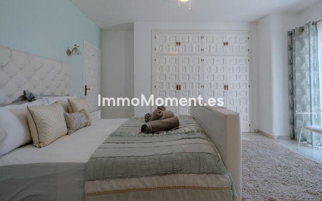 Resale - Villa - El Paraiso - New Golden Mile