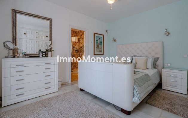 Resale - Villa - El Paraiso - New Golden Mile
