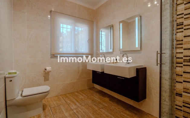 Resale - Villa - El Paraiso - New Golden Mile