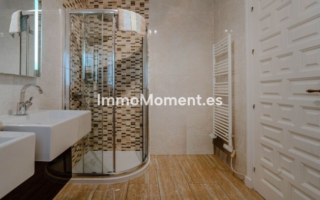 Resale - Villa - El Paraiso - New Golden Mile