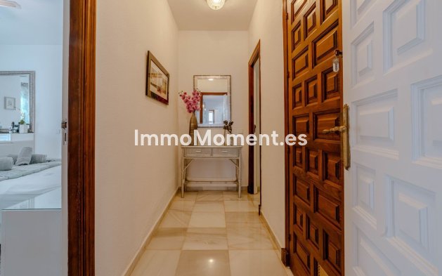 Resale - Villa - El Paraiso - New Golden Mile