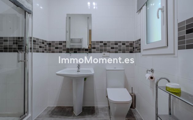 Resale - Villa - El Paraiso - New Golden Mile