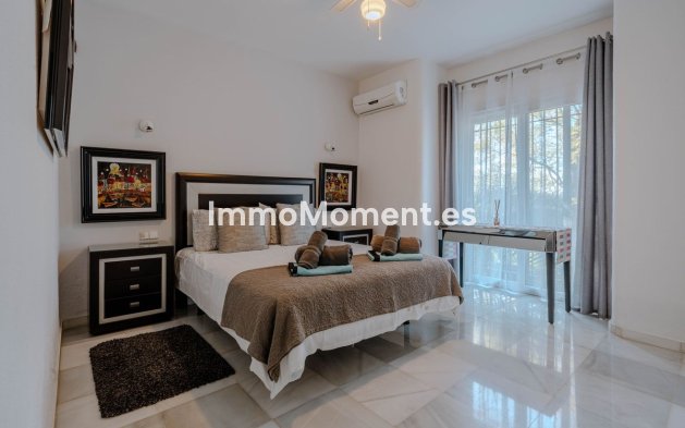 Resale - Villa - El Paraiso - New Golden Mile