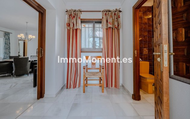 Resale - Villa - El Paraiso - New Golden Mile