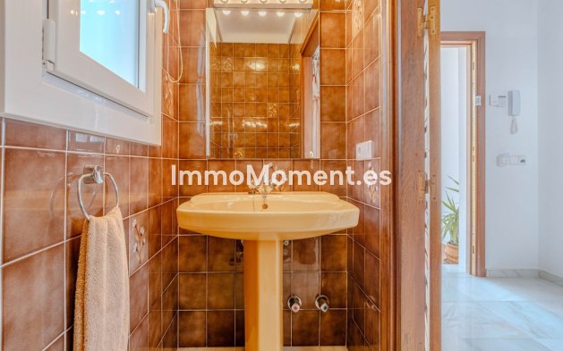 Resale - Villa - El Paraiso - New Golden Mile