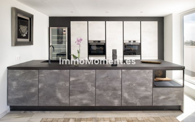 Resale - Apartment - Marbella - Puerto Banús