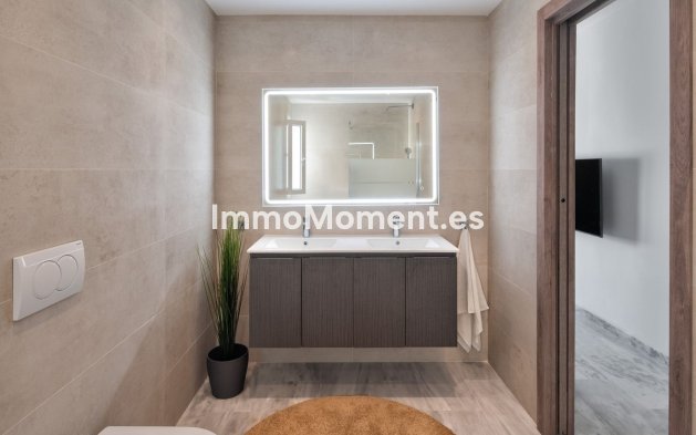 Resale - Apartment - Marbella - Puerto Banús