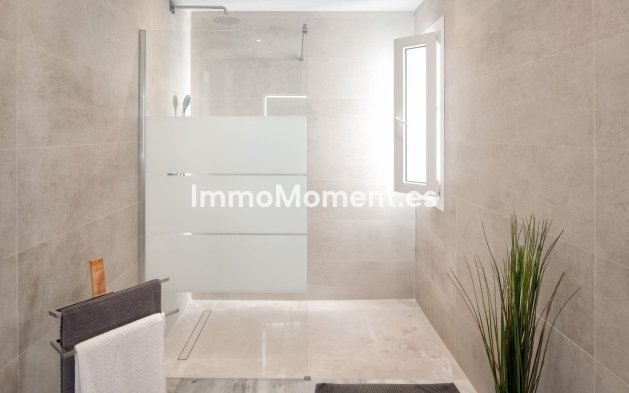 Resale - Apartment - Marbella - Puerto Banús