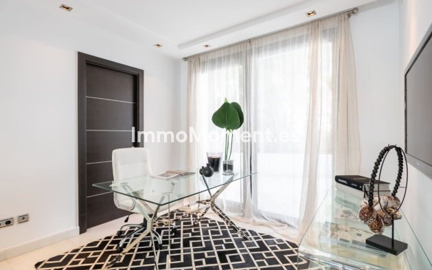 Revente - Villa - Marbella - Nueva Andalucía