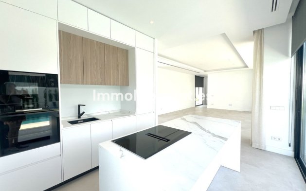 Bestaande woning - Villa - Estepona  - Atalaya