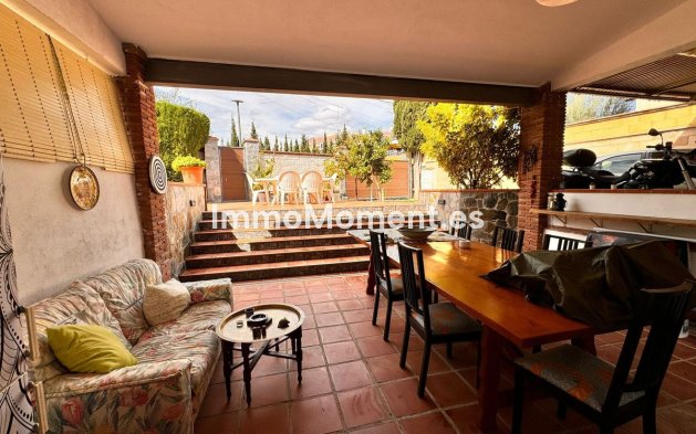 Wiederverkauf - Villa -   Inländisch - Churriana