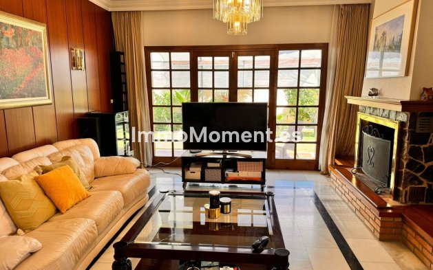 Wiederverkauf - Villa -   Inländisch - Churriana