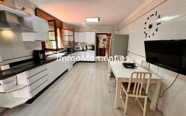 Wiederverkauf - Villa -   Inländisch - Churriana