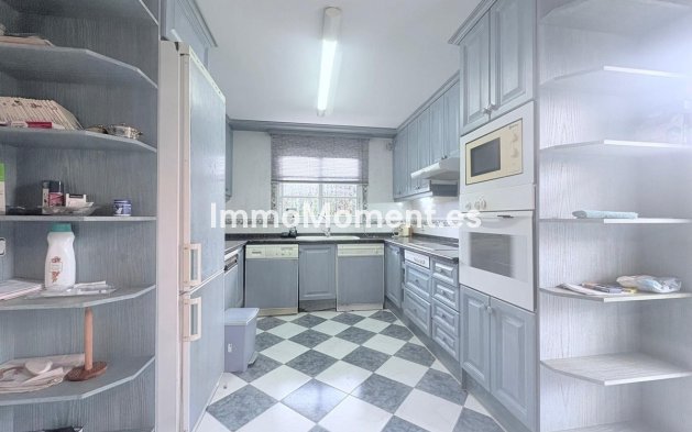 Resale - Villa - Estepona - Cancelada