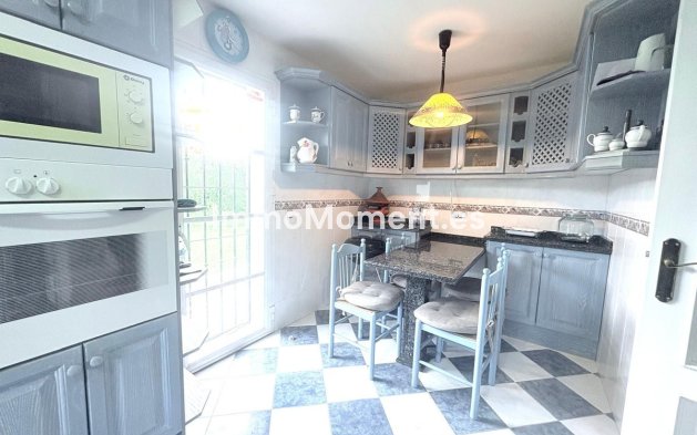 Resale - Villa - Estepona - Cancelada