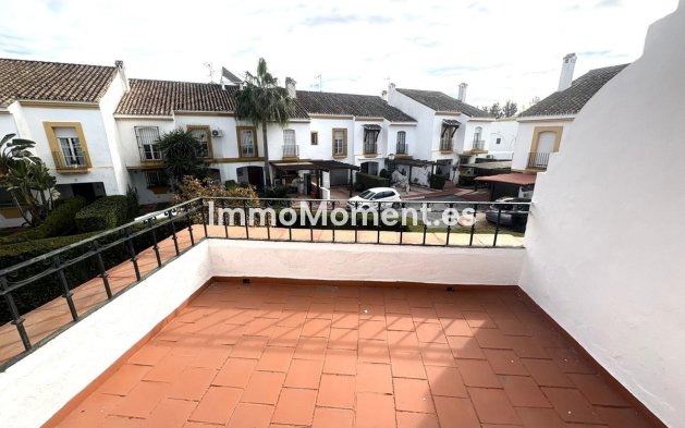 Resale - Villa - Estepona - Cancelada